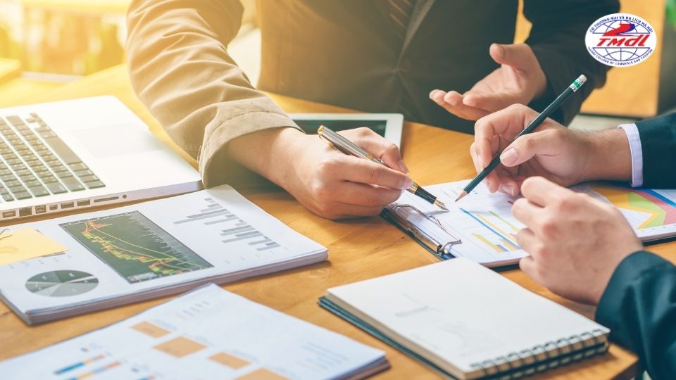 Những yếu tố quyết định học quản trị kinh doanh có dễ xin việc không