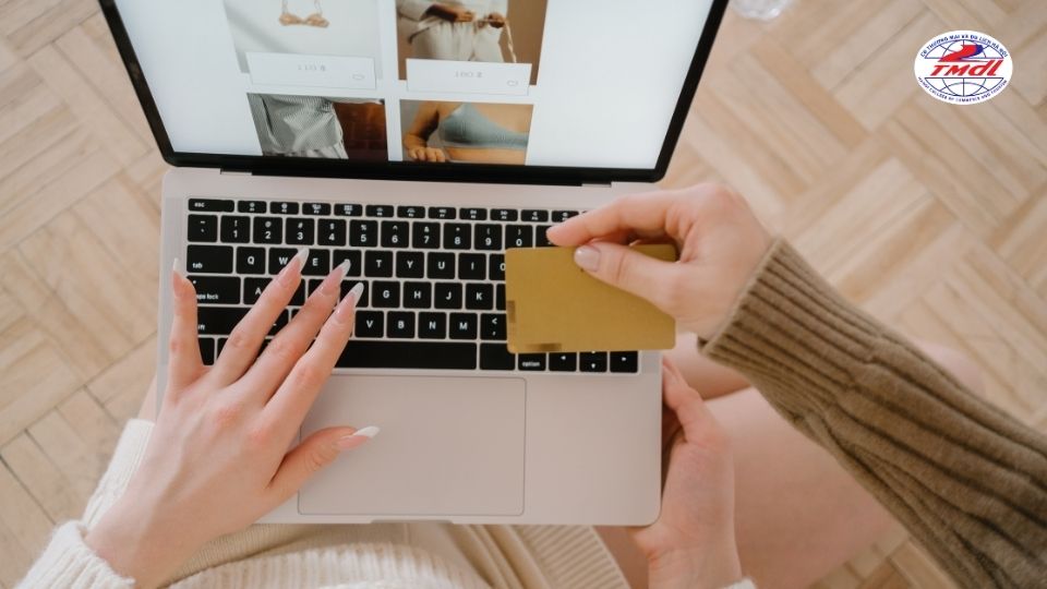 Ngành thương mại điện tử khác gì so với các ngành liên quan?